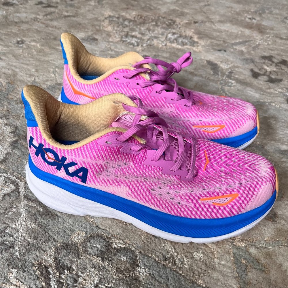 NEW Women's Hoka One Clifton 9 Running Shoes Sneakers Size 7.5 US Sweet Lilac